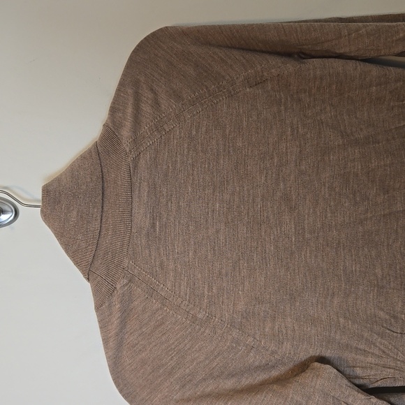 Banana Republic Camel/Tan 100% Merino Wool Turtle Neck Sweater Size Medium - Picture 6 of 10